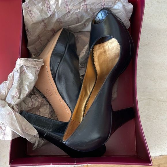 Imagine Vince Camuto Verinas Alligator Peep Toe Pumps - Picture 7 of 8